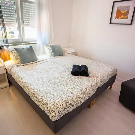 Surf 2 Gæstehus Peniche