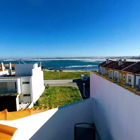 Surf 2 Gæstehus Peniche